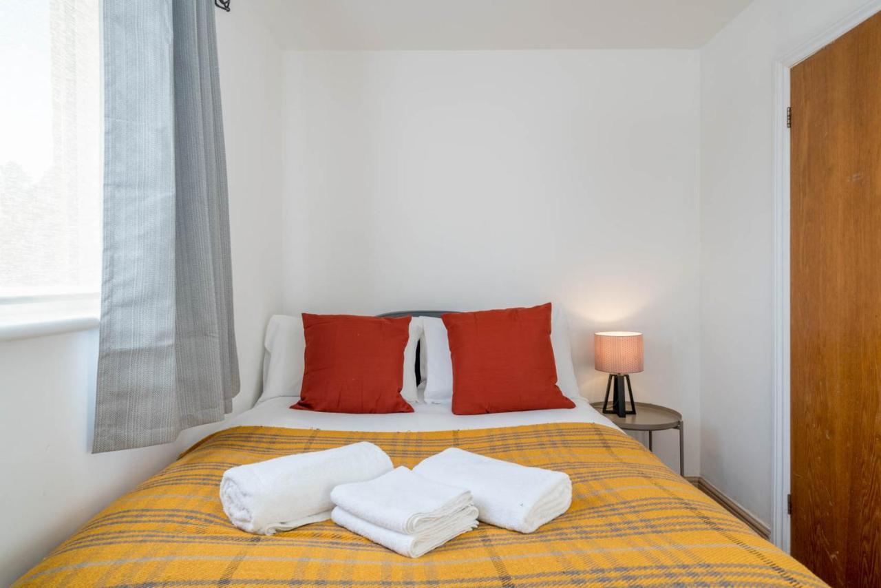 2 Bedroom Flat Near London Excel Exterior photo